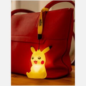 Pokemon-Light-Up-Figure-Pikachu-9cm-2 -
