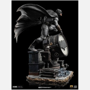 Zack-Snyder-S-Justice-League-Batman-on-Batsignal-Deluxe-Art-Scale-1-10-Statue-4 - Kaboom Collectibles